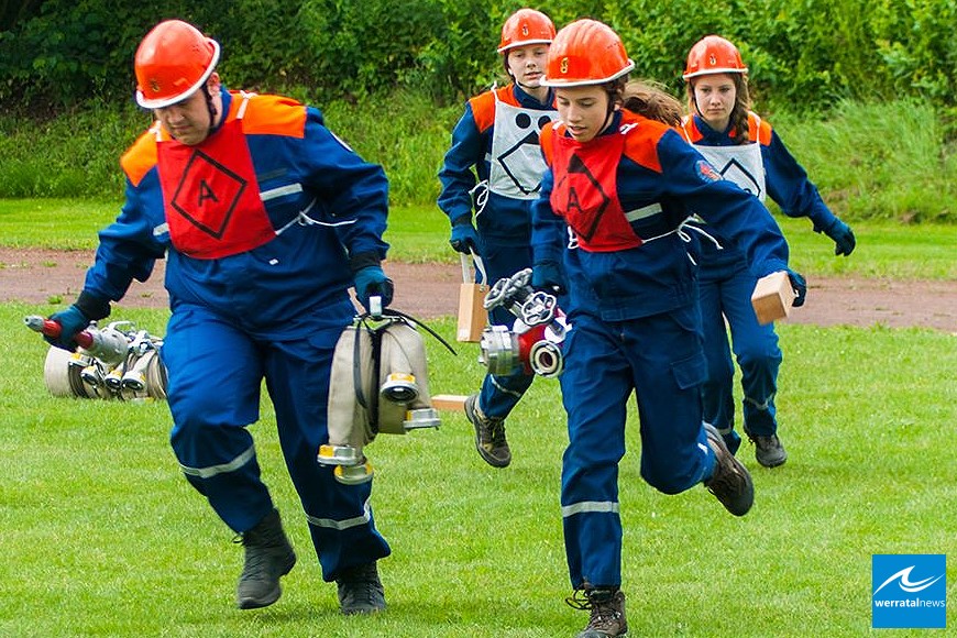 Landrat Koch: „Wir investieren in die Zukunft der Feuerwehren“ Landrat Koch: „Wir investieren in die Zukunft der Feuerwehren“
